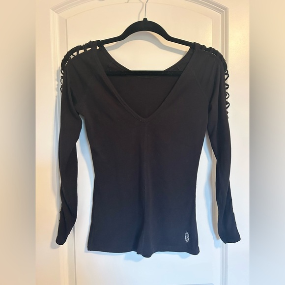 Free people movement  Black V-Neck Women's lone sleeve cut out top open back - Picture 1 of 6